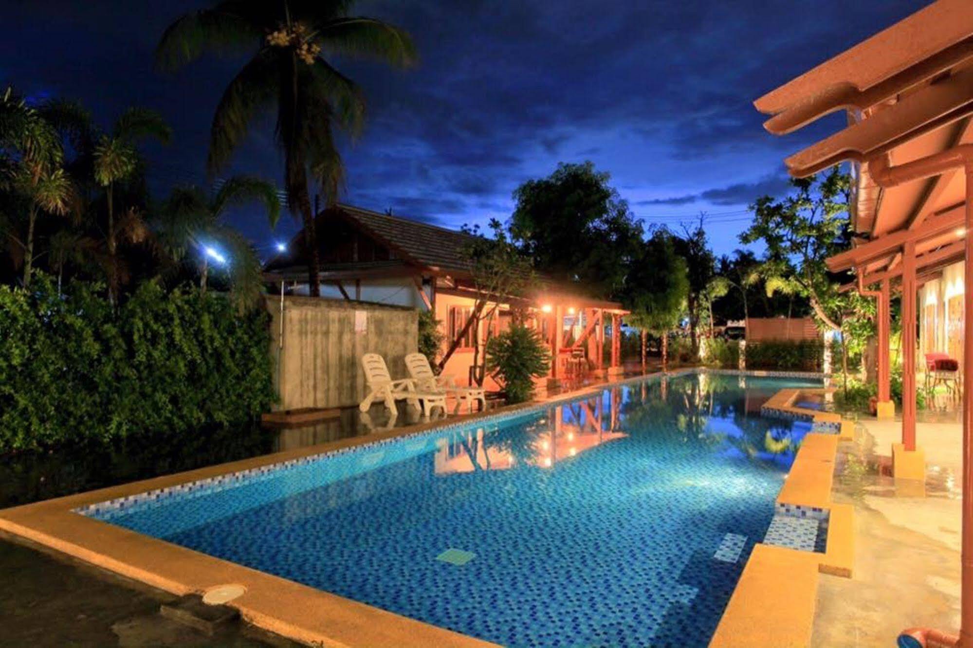 Ardea Pool 3* אמפווה