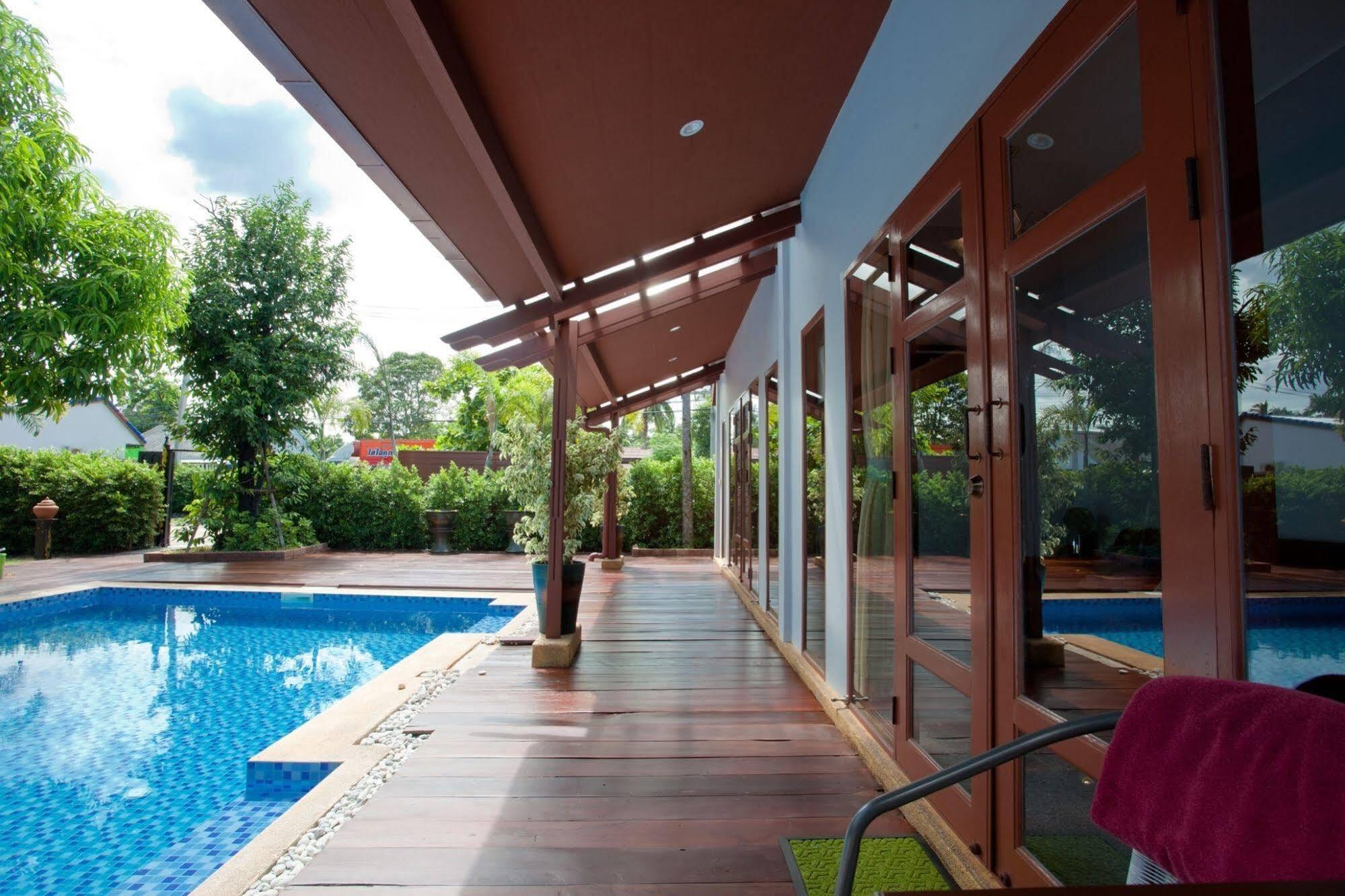 Ardea Pool אתר נופש
